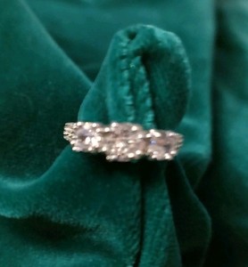 Pretty Sterling Silver, Round Brilliant Ring, size 7, Mint Condition! Must See!
