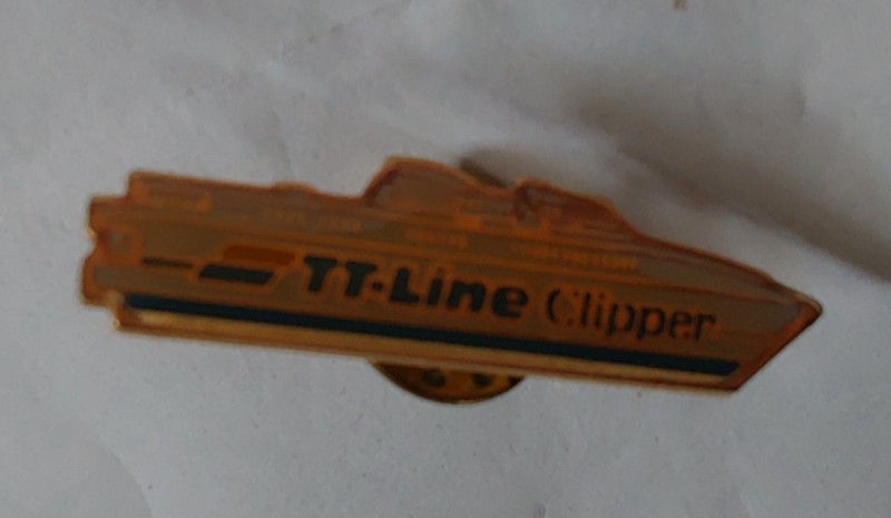 USED  VINTAGE ENAMEL DESIGN LAPEL PIN      TT LINE CLIPPER