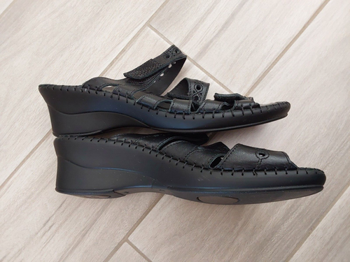 La Plume NWOB Black Leather Wedge Mule Sandal. Size 8.5 (40) - 第 3/6 張圖片