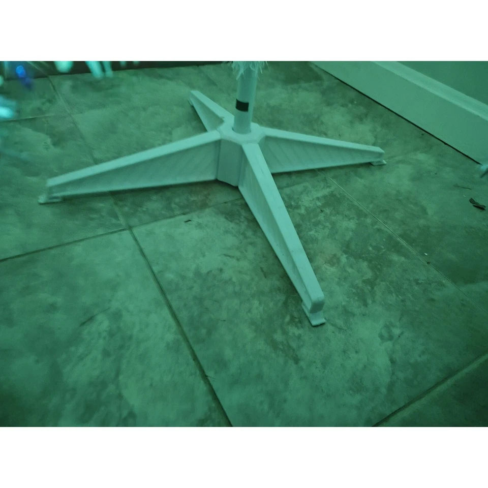 Árbol de Navidad blanco preiluminado 6 pies con luces LED azules con soporte leer descripción Foto 3 de 3