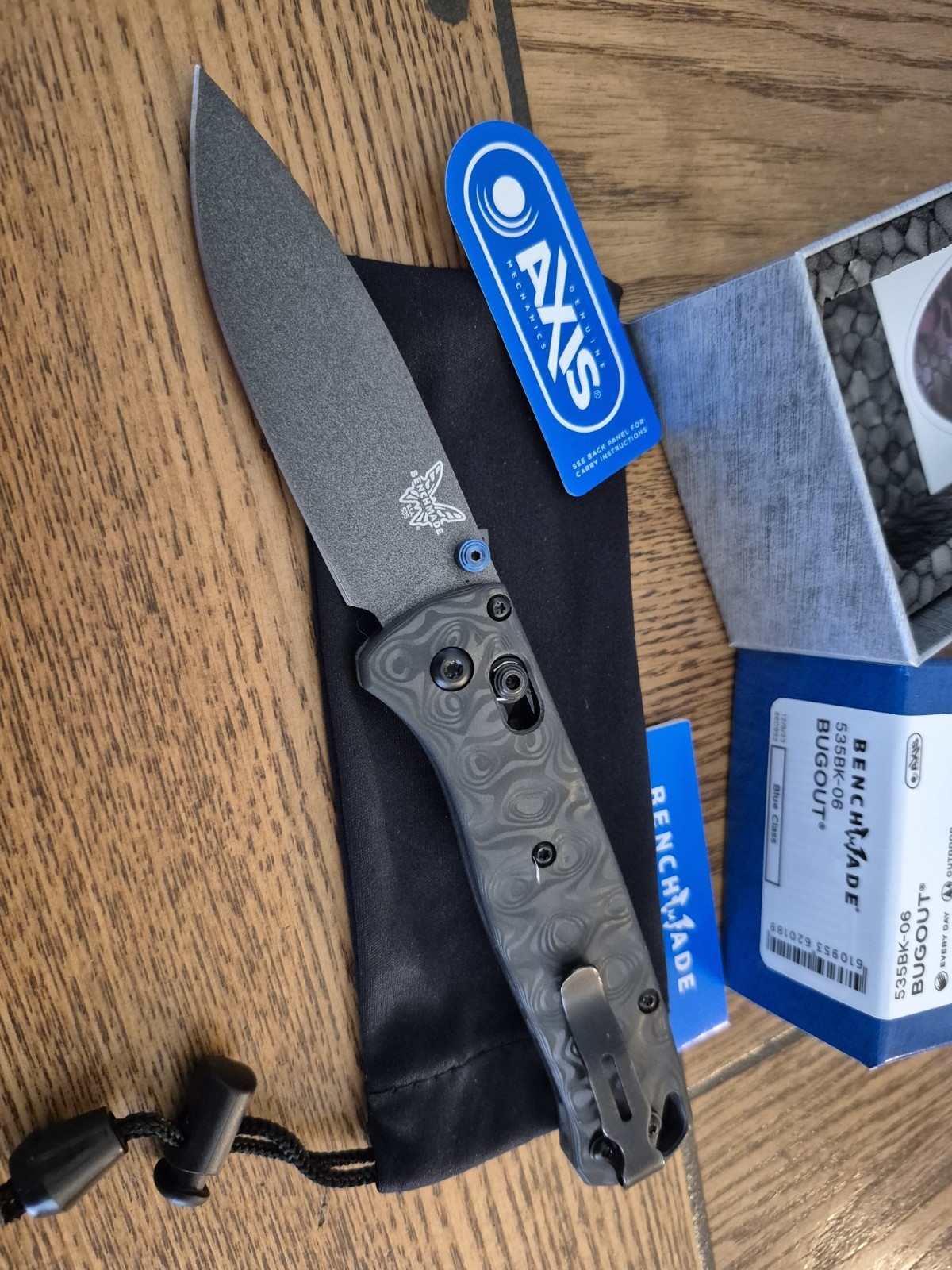 benchmade bugout 535, Blue Titanium Thumb Stud And Spacer, Raindrop Carbon Fiber