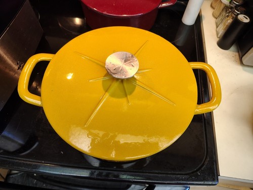 3 qt cast iron dutch oven - Picture 2 of 3