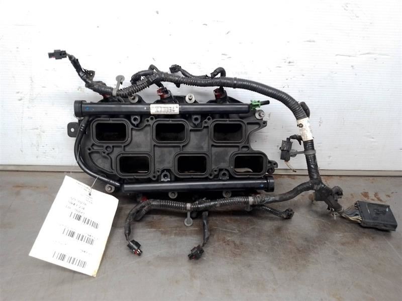 2012 Town & Country 3.6L Lower Intake Manifold with Fuel Rails & Harness 11191371