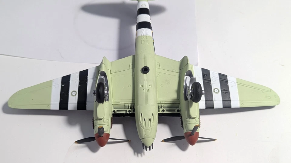 Corgi 1/72 Scale Diecast AA32809 DH Mosquito FB VI-HR118 3-W NO.235 Sqn, 1944 - Image 4 of 4