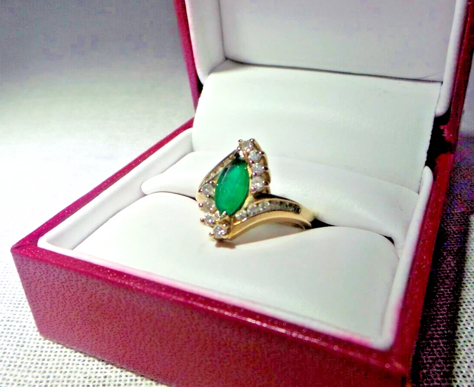 14k Yellow Gold Green Gemstone and Diamond Ring - Image 2 of 4