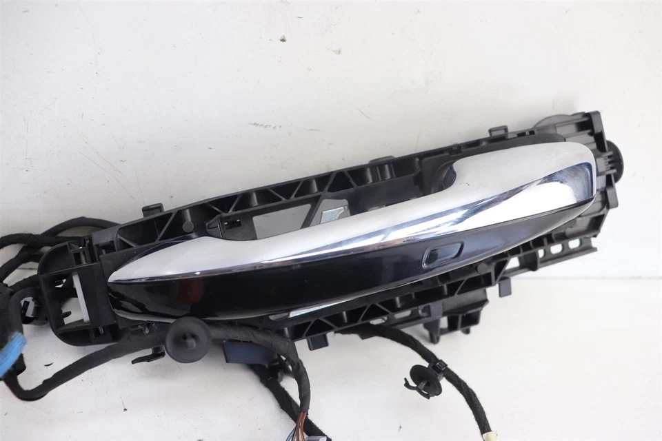 Manija de puerta exterior negra LHS J235 Mercedes Benz C63S AMG C205 2016 cupé Foto 2 de 3