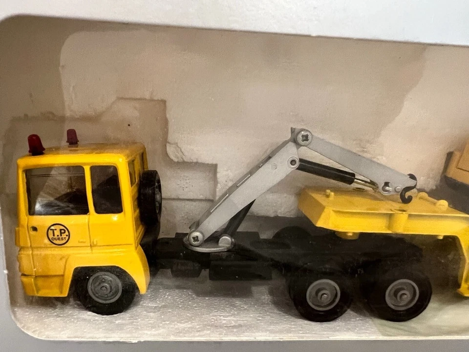 Verem (Solido) Renault R-390 W/ Excavator 1/43 Rare made In France 1980's - Image 2 of 4