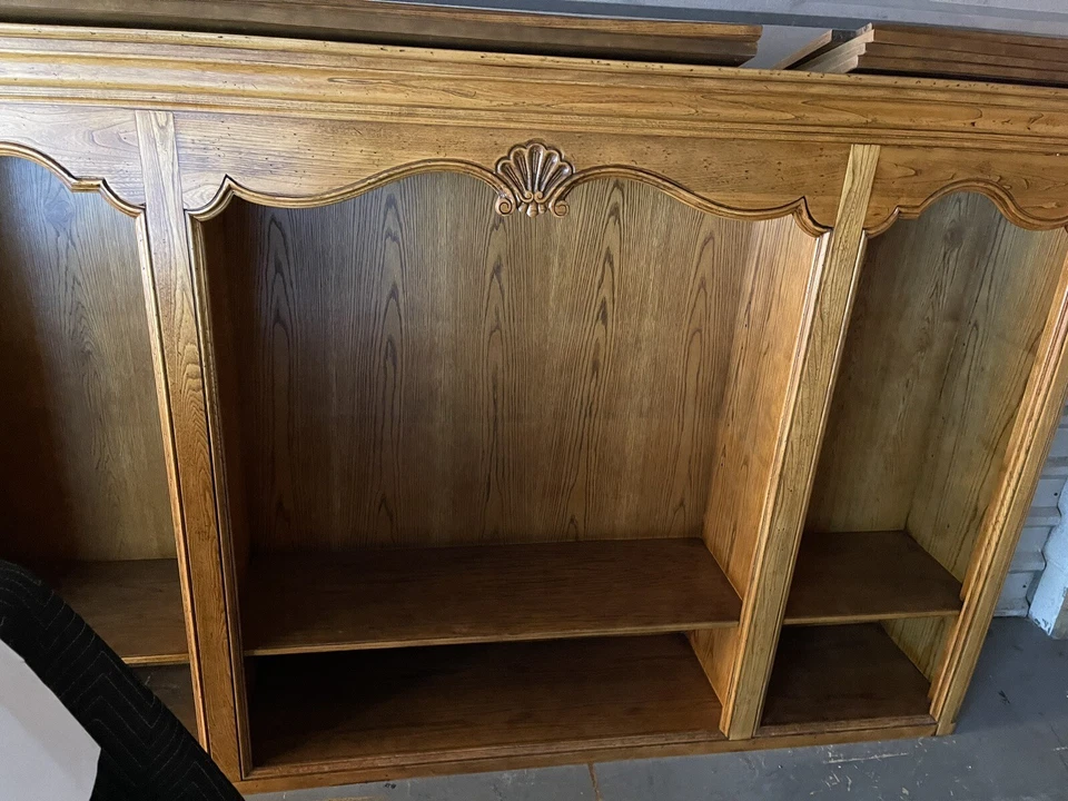 1500-501: Vitrina vintage de roble francés Baker Country Foto 4 de 4