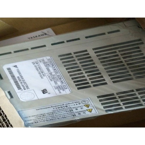 US FREE TAX YASKAWA SGDM-04AC-SD2B Servo Drive - Picture 2 of 3