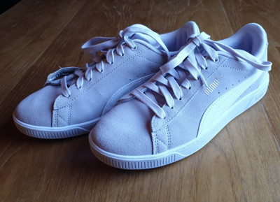 NEU PUMA Sneaker Vikky V3 Spring Lavender Fliederfarben Leder 