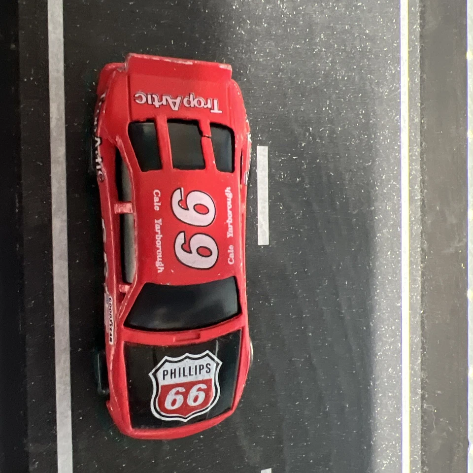 Racing Champions NASCAR 1:64 Diecast Stock Car Cale Yarborough #66 1991 casi nuevo Foto 2 de 4