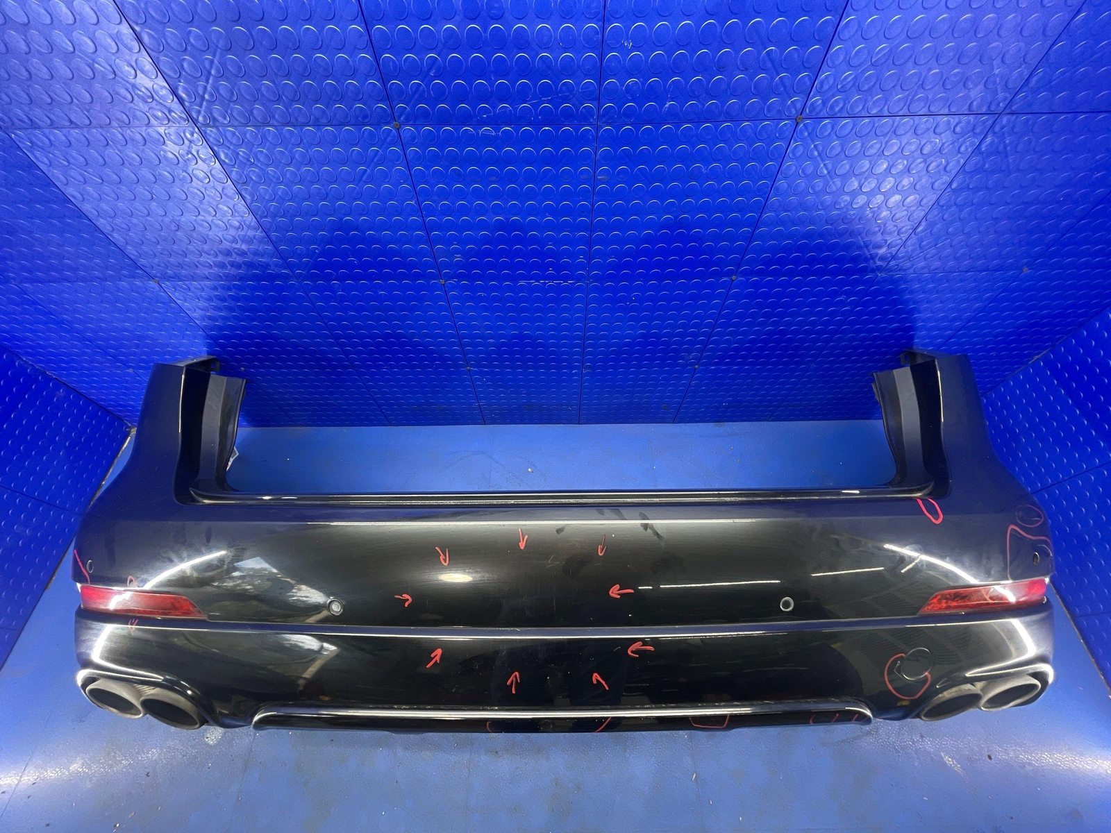 2017-2022 MASERATI LEVANTE OEM REAR BUMPER COVER W/PARK ASSIST NERO (820)
