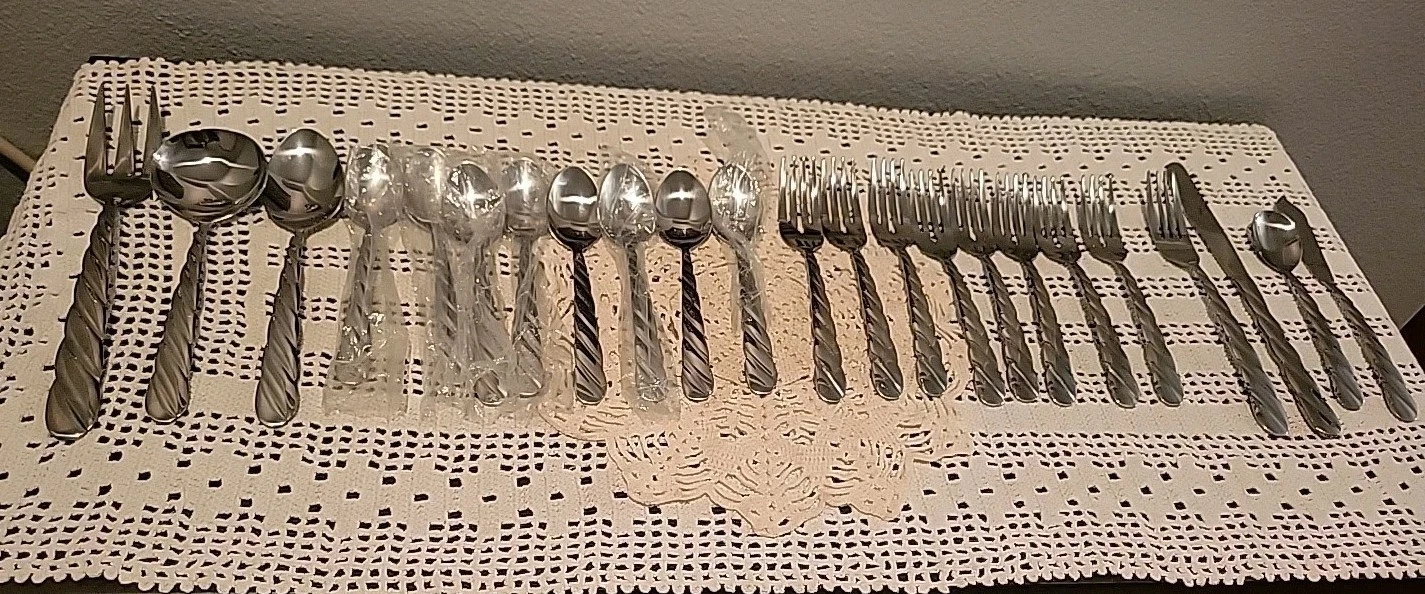 Vtg Libbey Stainless Steel Twisted Pattern Spoons Sm Forks Serving 23 Pieces
Opens in a new window o