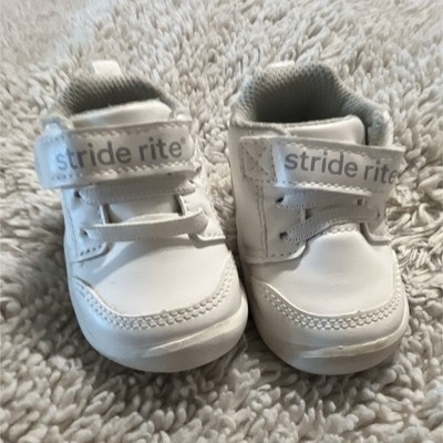 Stride Rite Munchkin White Synthetic Baby Sneakers Hook & Loop Size 2M