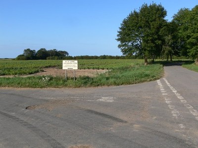 Photo A2 Silt Road near Ongar Hill Silt Road on the left leads to Admira c2012