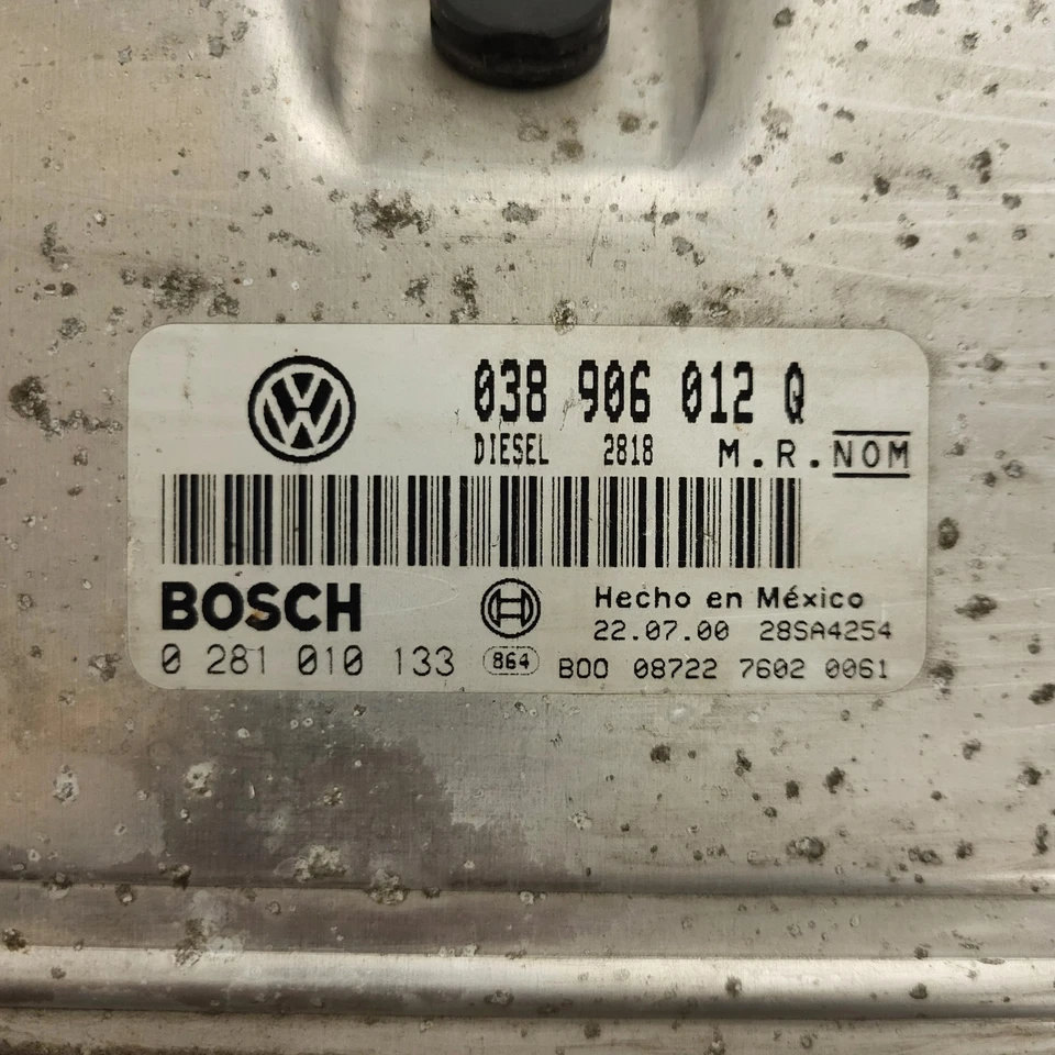 VW NEW BEETLE ECU / 038906012Q / 0281010133 / BOSCH - Immagine 2 di 3