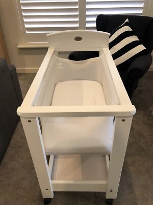 boori country collection bassinet