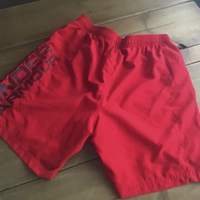 Under Armour Men's Heat Gear Red Shorts SIZE LARGE Swim Holiday Beach Sports - Image 1 of 4