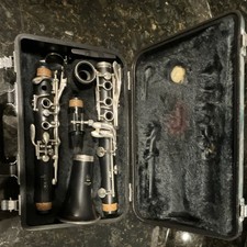 Yamaha YCL-250 Bb Clarinet Black w/ 4 slot reed holder w/ Case