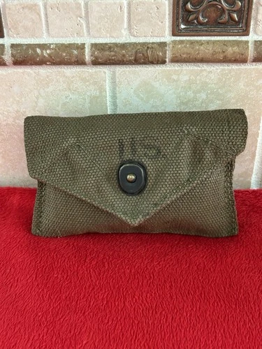 Original WW2 U.S. Military First Aid Carlisle Bandage Pouch OD Green WWII 1944
