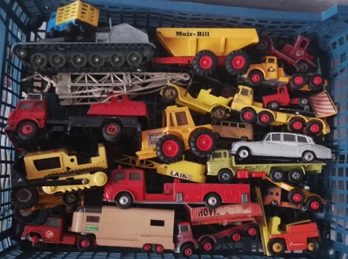 VINTAGE DIECAST TOY JOB LOT CORGI MATCHBOX DINKY & OTHERS CARS TRUCKS etc