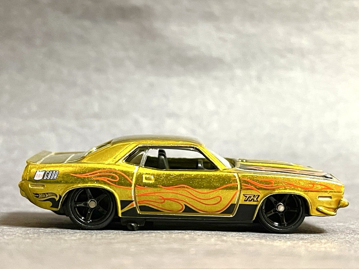 Hot Wheels New SUPER TREASURE HUNT '70 Plymouth AAR Cuda Random