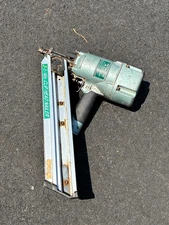 Hitachi NR83AA2 3-1/4-Inch Clipped Head Framing Nailer 30 Degree For Parts READ
