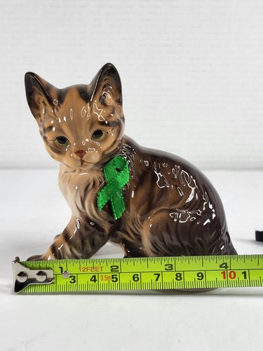Enesco Ceramic Kitty Cat Sitting Tabby Stripe Green Bow Figurine 4"  - Bild 9 von 9