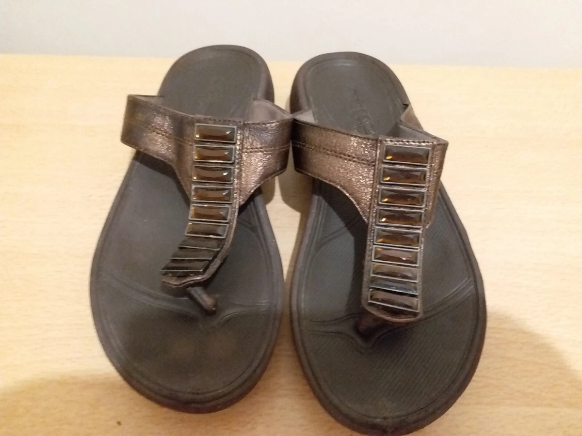 Clarks wave walk deals flip flops