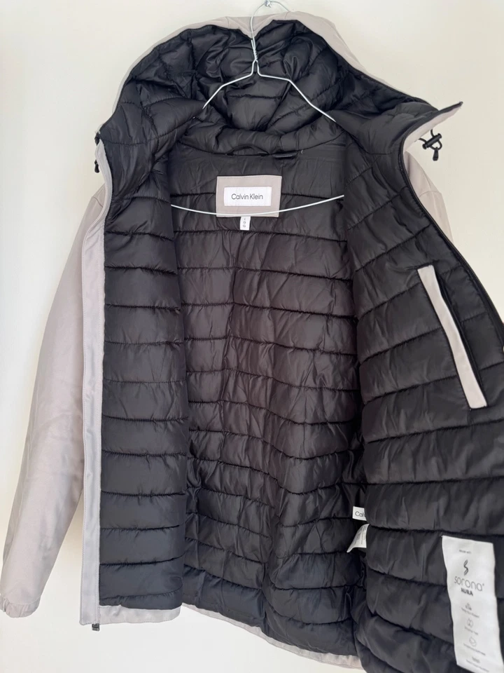 Chaqueta acolchada elástica CALVIN KLEIN Infinite gris talla grande Sorona Aura con capucha Foto 3 de 4