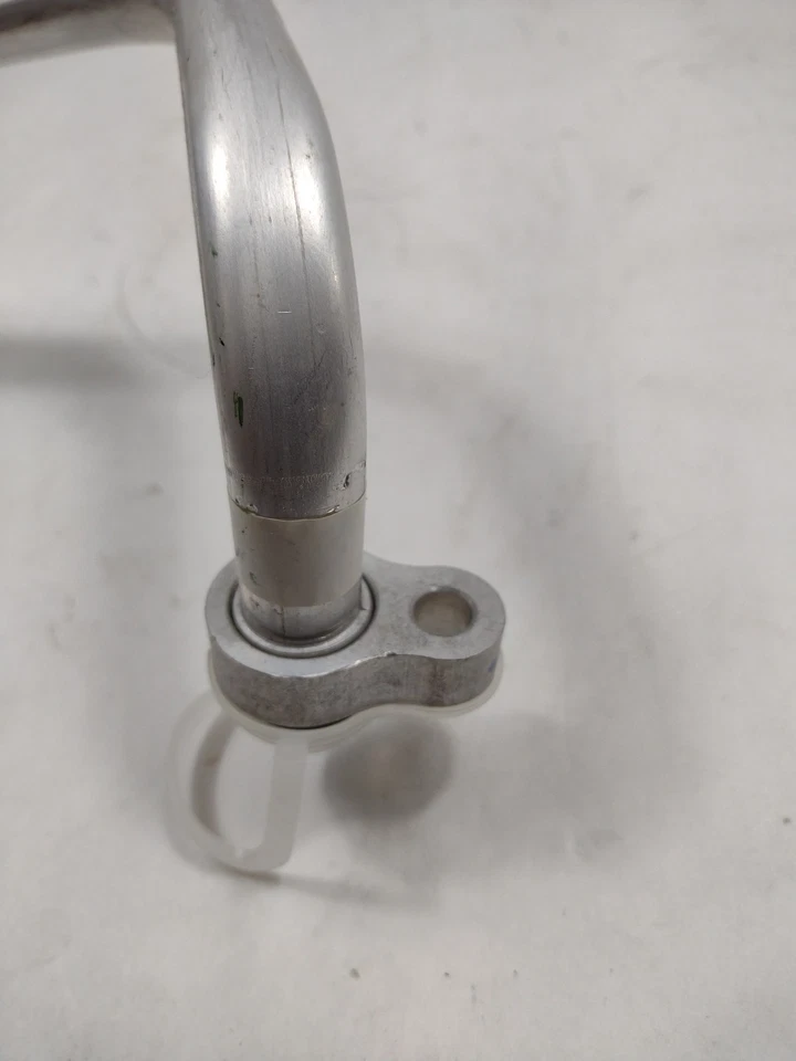 Manguera de succión de refrigerante de aire acondicionado GM 25725862 genuina OEM 25725862 Foto 4 de 4