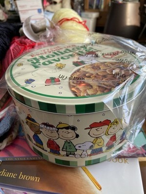 2025 Peanuts Holiday CHEX MIX TIN Snoopy, Charlie Brown, Linus *NEW*