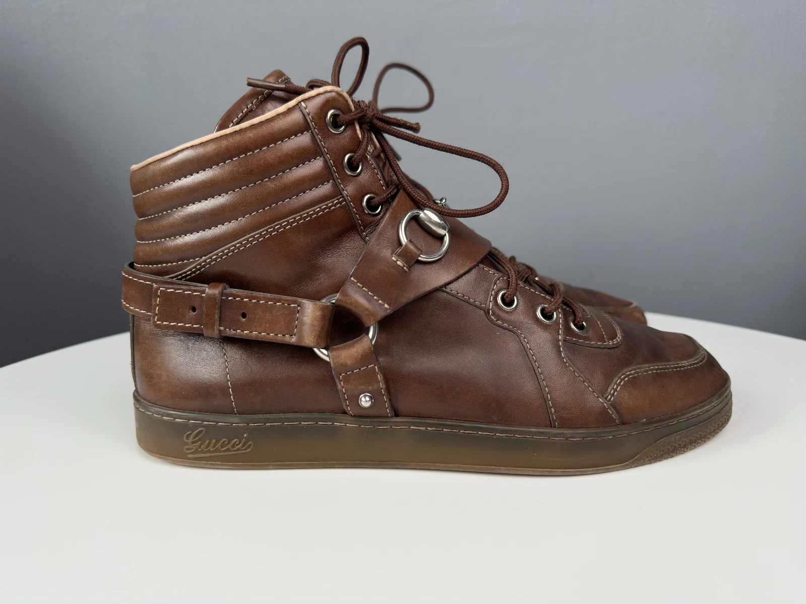 Baskets montantes GUCCI en cuir marron Horsebit Accent