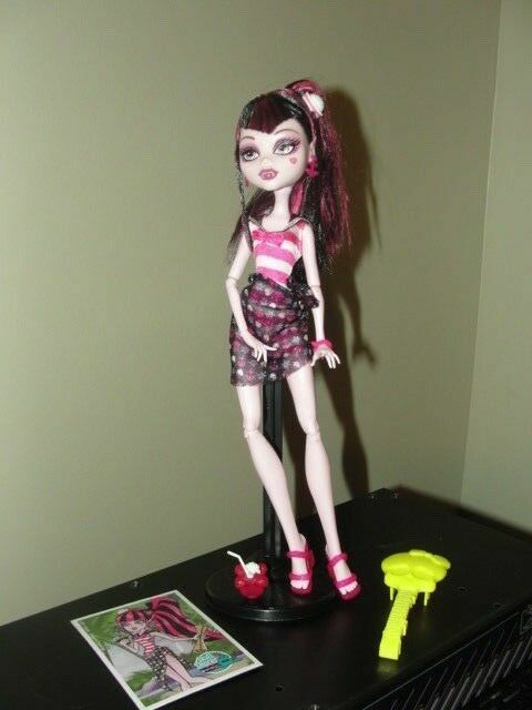 draculaura skull shores