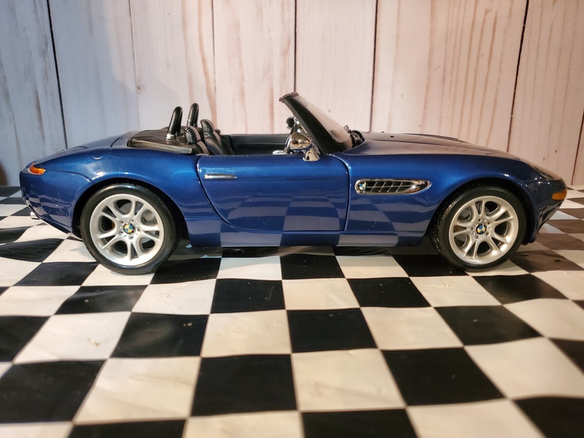 KYOSHO BMW Z8  1/18サイズ　ダイキャスト　鏡面ボディ Amazon | ミニカー スケールモデルカー 1/18 BMW Z8