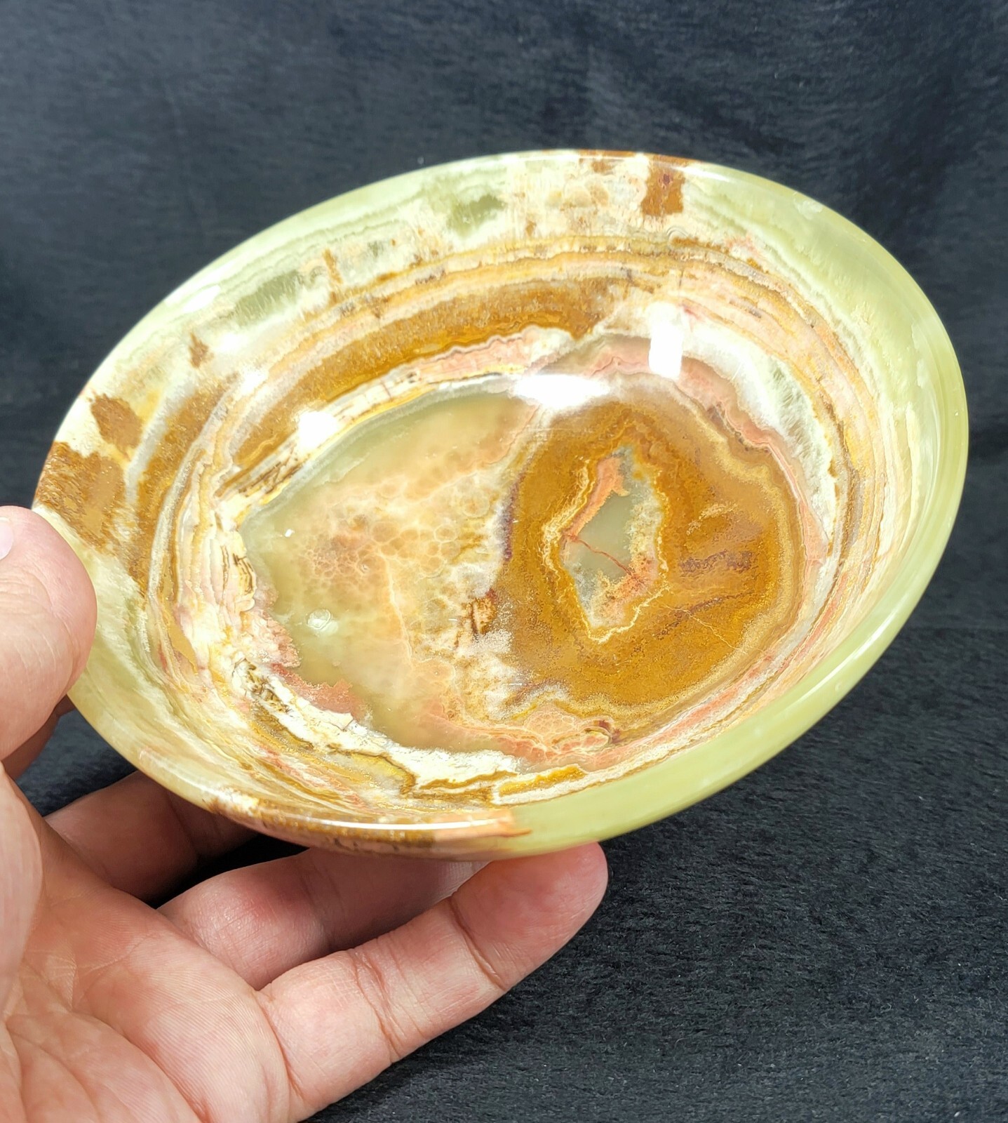 Hand Crafted Onyx 6" Bowls from Karachi/Pakistan 8pcs crystals display