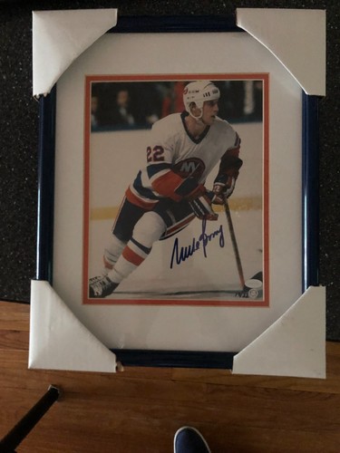 Mike Bossy signed 8 X10 photo with Islander Bossy signed shirt-see pics