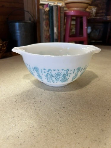Vtg Pyrex 441 Turquoise Amish Butterprint Cinderella Mixing Bowl 1 1/2 Pt. USA