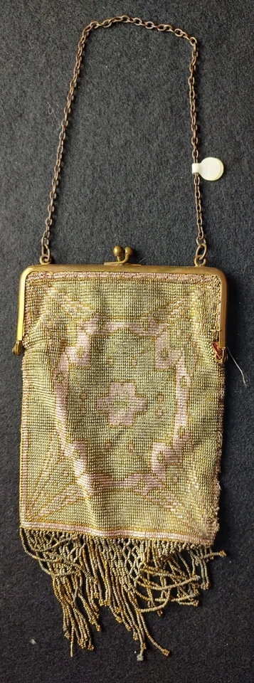 Cartera monedero antigua francesa de 1920 con flecos y cuentas de metal Art Deco para damas Foto 2 de 4