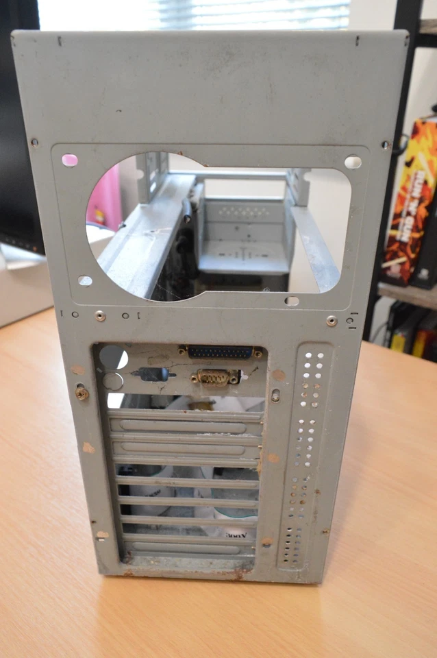 Retro Vintage 90's 00's Beige AT PC Computer Case - AT w/ Turbo Display - Image 2 of 4