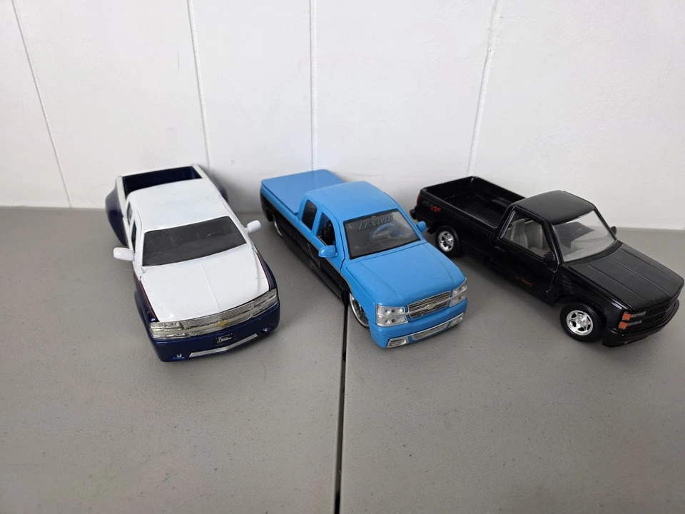 Lote de 3 camiones diecast escala 1:24 GMC y Chevys Foto 2 de 4