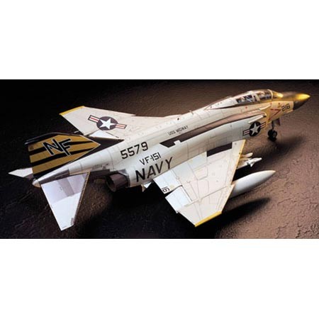 Tamiya 60306 1/32 McDonnell F-4J Phantom II Airplane