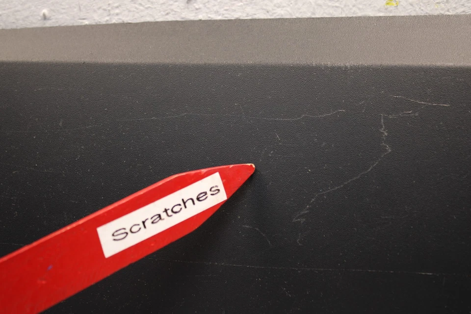 2014 2023 JEEP CHEROKEE RIGHT SIDE REAR DOOR LOWER MOLDING TEXTURED Foto 3 de 4