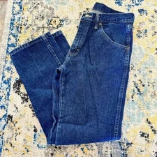 Vintage Mens Wrangler Jeans with red tab label above pocket, dark wash 31 x 30
