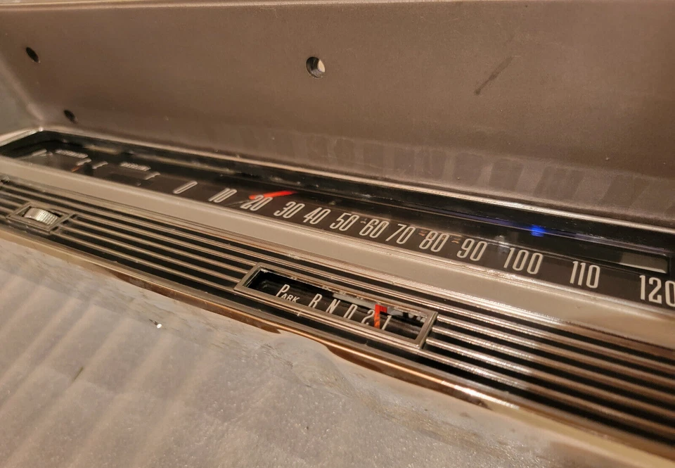 Chrysler Newport 1968 cuadro de instrumentos y bisel. Usado sin probar Foto 3 de 4