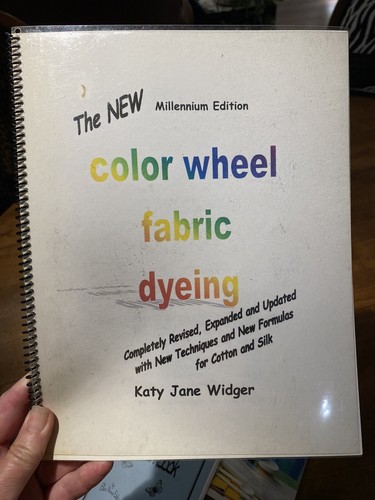 Lot of 4 Fabric Dye Hand Dyed Books Batik Tie Dye Printing Color Wheel - Foto 2 di 9