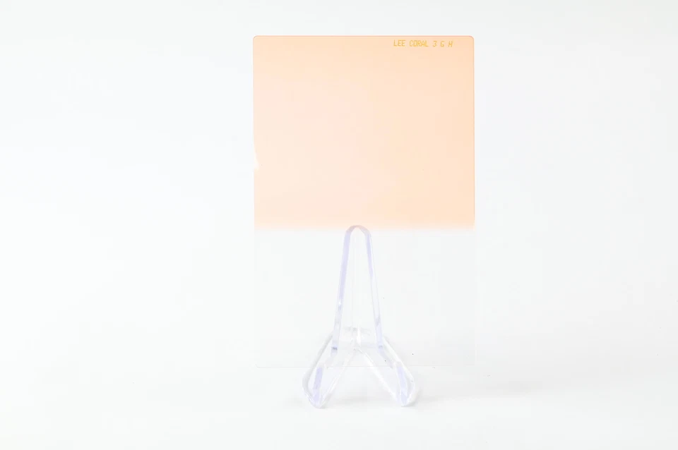Lee Filters 100 x 150mm Coral 3 Hard Graduated Filter #G739 - Image 2 of 4