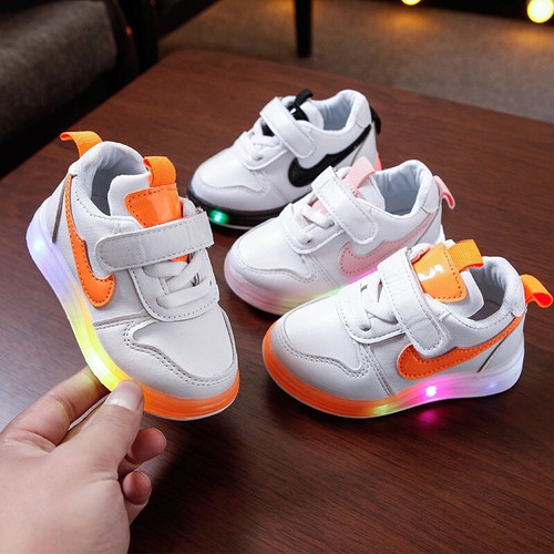 Toddlers Kids Light Up Luminous Trainers Boys Girls LED Flash Sneakers