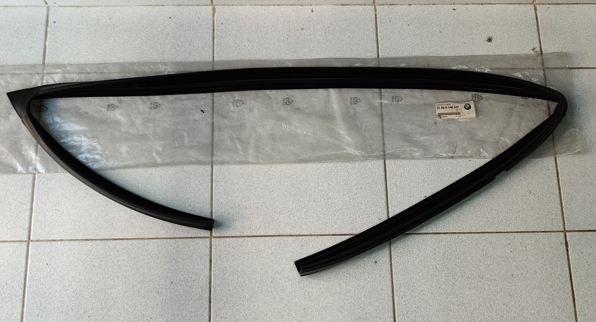 BMW E36 Compact window guide left front !!NEW!! !!GENUINE 