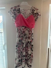 Sommerkleid mit Totenköpfe und Blumen mit Pi...